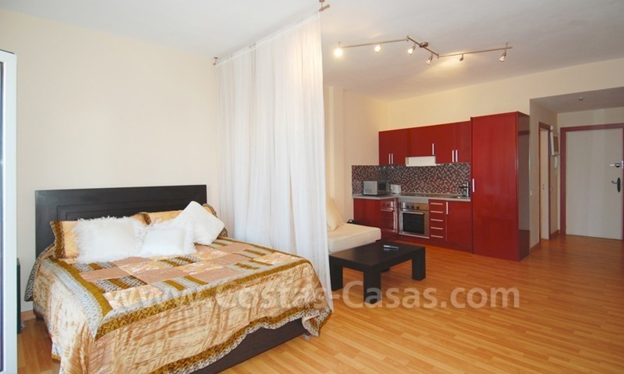Apartamento-estudio a la venta en complejo en primera línea de playa en Puerto Banús – Marbella 8