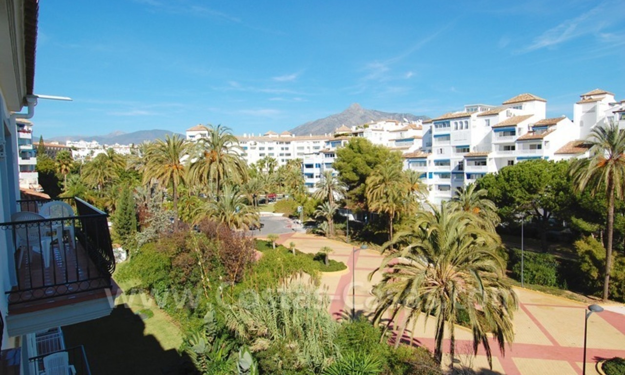 Apartamento-estudio a la venta en complejo en primera línea de playa en Puerto Banús – Marbella 3