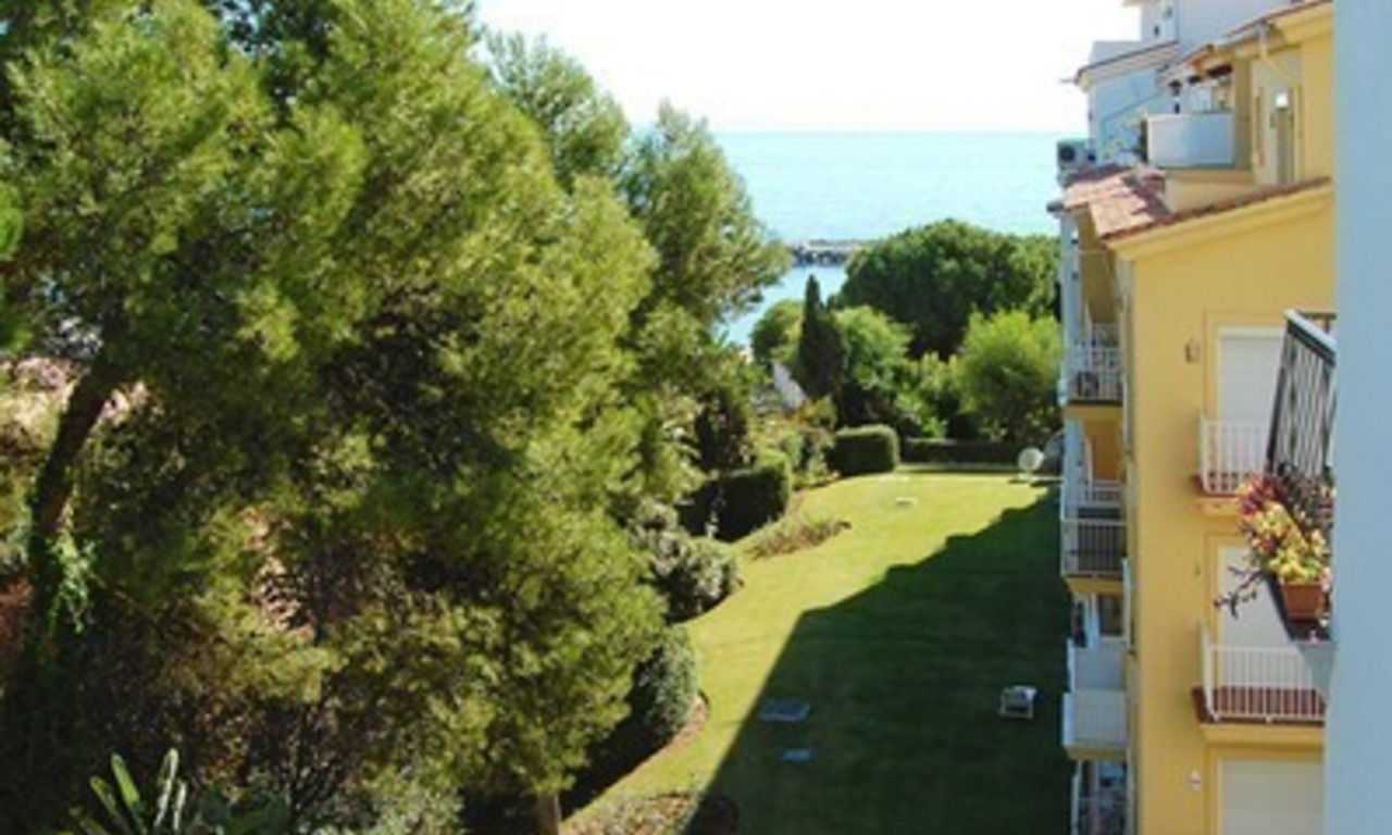 Apartamento-estudio a la venta en complejo en primera línea de playa en Puerto Banús – Marbella 1