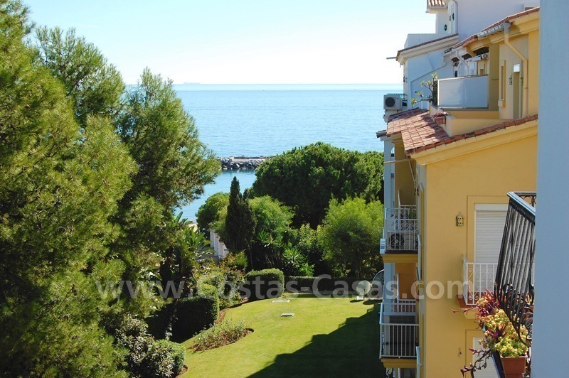 Apartamento-estudio a la venta en complejo en primera línea de playa en Puerto Banús – Marbella