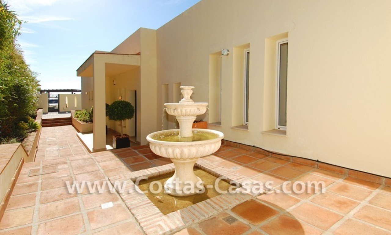 Villa lujosa de estilo contemporáneo a la venta en Marbella 4