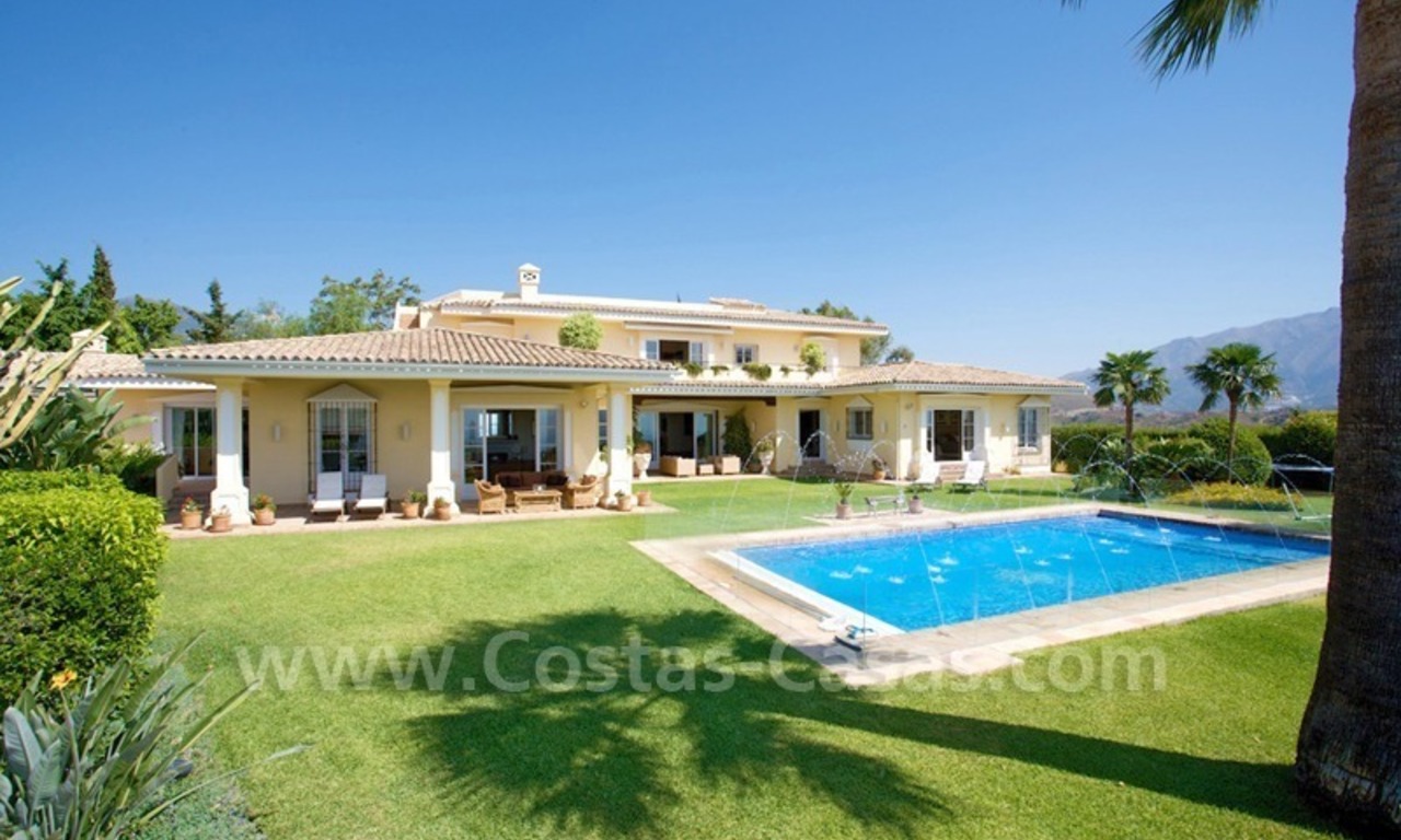 Villa exclusiva a la venta con vistas panorámicas,prestigiosa comunidad totalmente vallada, Marbella – Benahavis 4