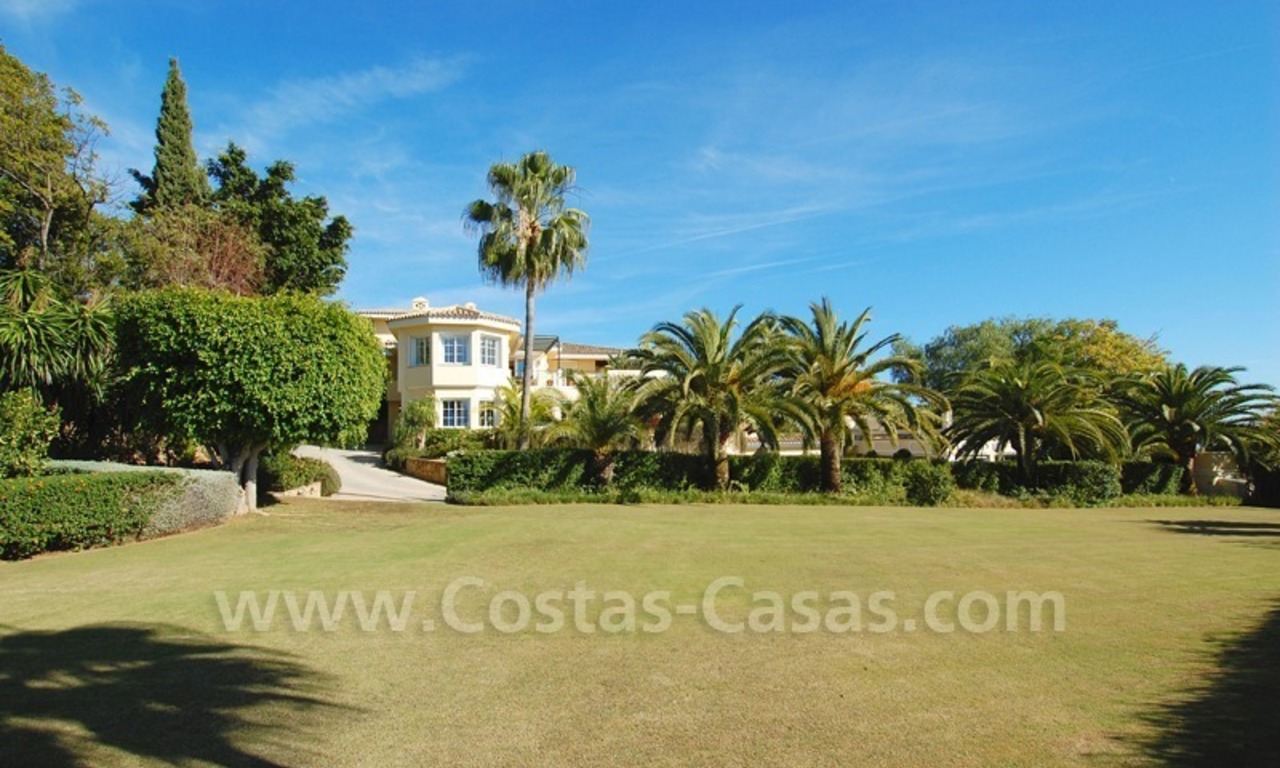 Villa exclusiva a la venta con vistas panorámicas,prestigiosa comunidad totalmente vallada, Marbella – Benahavis 14