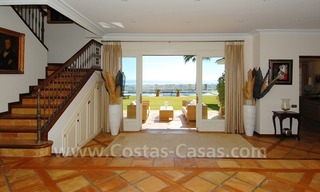 Villa exclusiva a la venta con vistas panorámicas,prestigiosa comunidad totalmente vallada, Marbella – Benahavis 16