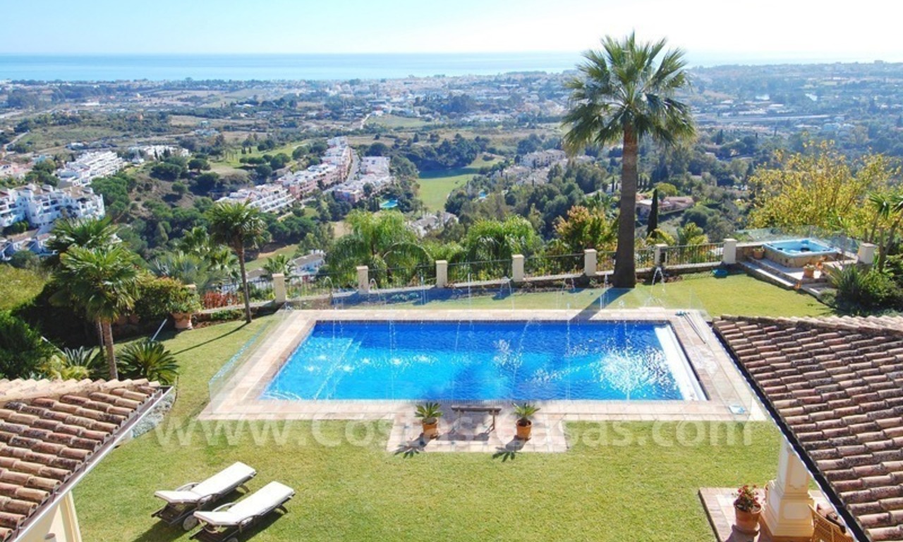 Villa exclusiva a la venta con vistas panorámicas,prestigiosa comunidad totalmente vallada, Marbella – Benahavis 10