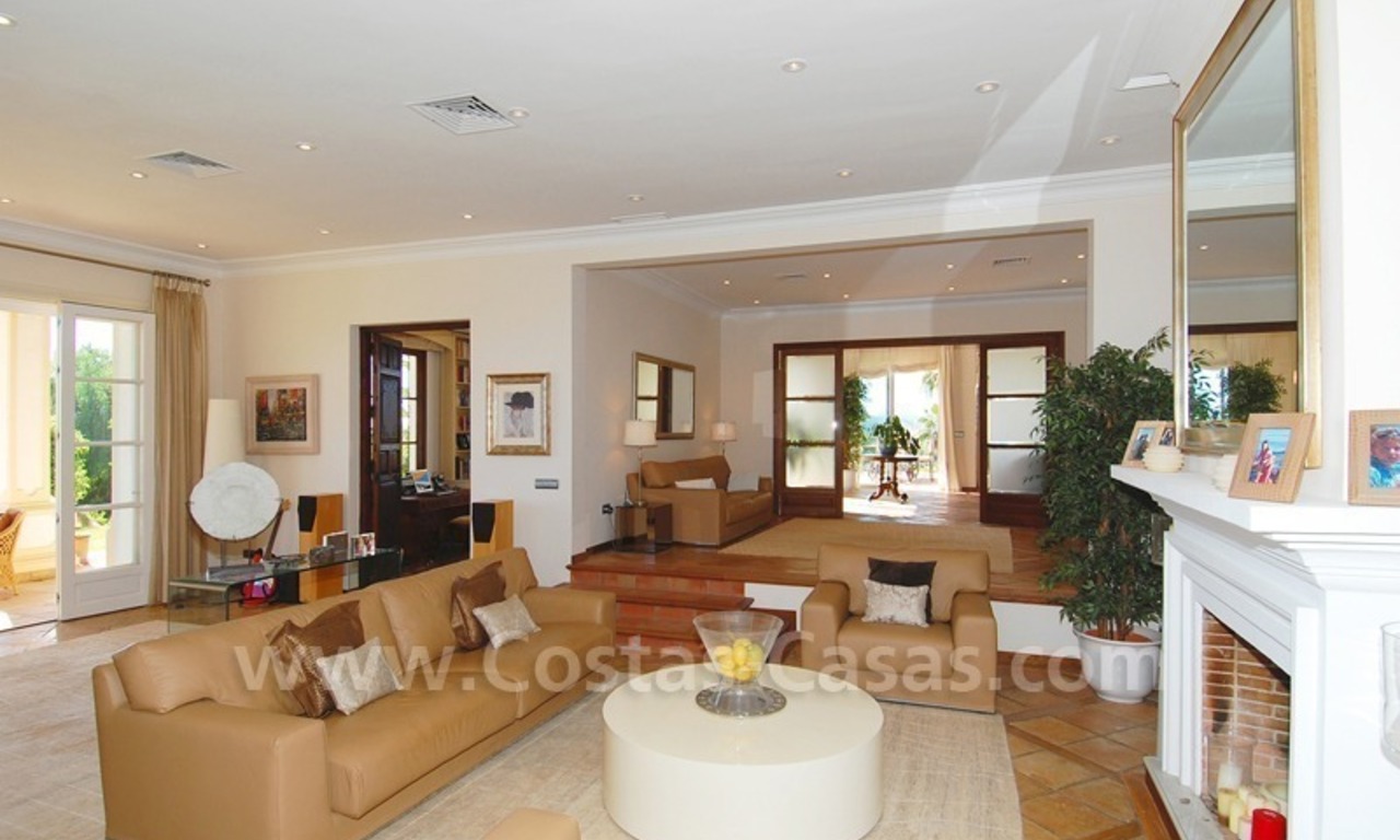 Villa exclusiva a la venta con vistas panorámicas,prestigiosa comunidad totalmente vallada, Marbella – Benahavis 17