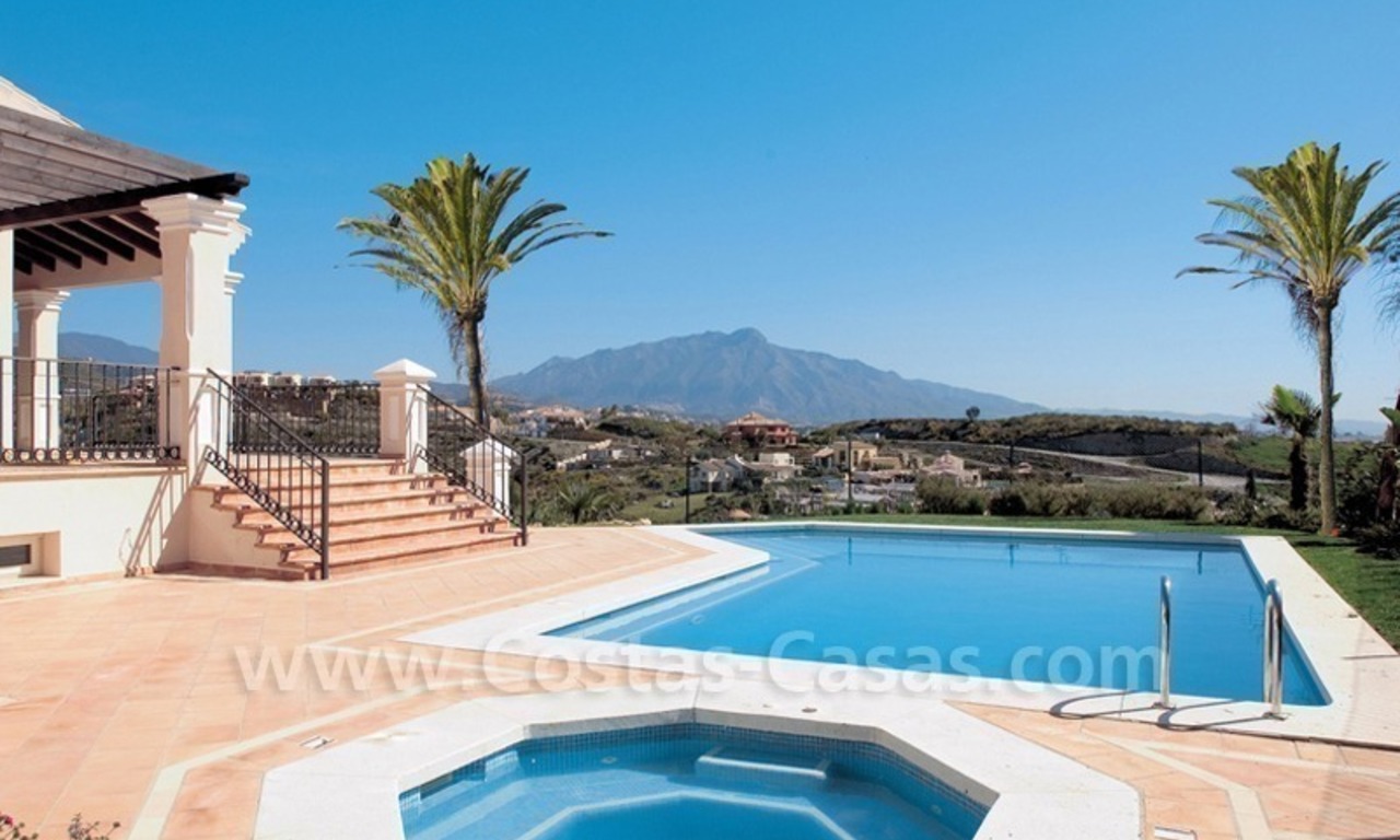 Villa de lujo en primera línea de golf en Marbella – Benahavis con vistas espectaculares al golf, mar y montaña 2