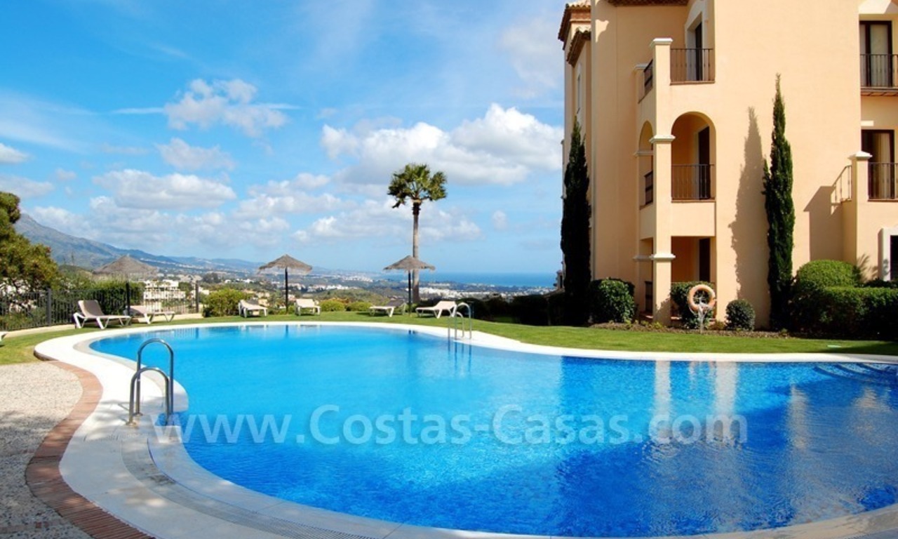Apartamento moderno de lujo a la venta con vistas espectaculares al mar en un complejo de golf en el valle del golf de Marbella 23