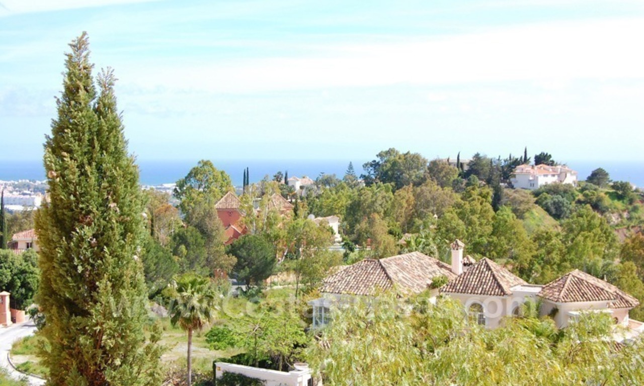 Apartamento moderno de lujo a la venta con vistas espectaculares al mar en un complejo de golf en el valle del golf de Marbella 4