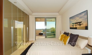 Apartamentos y áticos de golf modernos de lujo con vistas al mar en la zona de Marbella - Benahavis 19