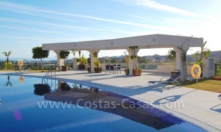 Apartamentos y áticos de golf modernos de lujo con vistas al mar en la zona de Marbella - Benahavis 5
