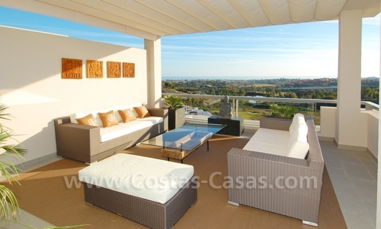Apartamentos y áticos de golf modernos de lujo con vistas al mar en la zona de Marbella - Benahavis 6
