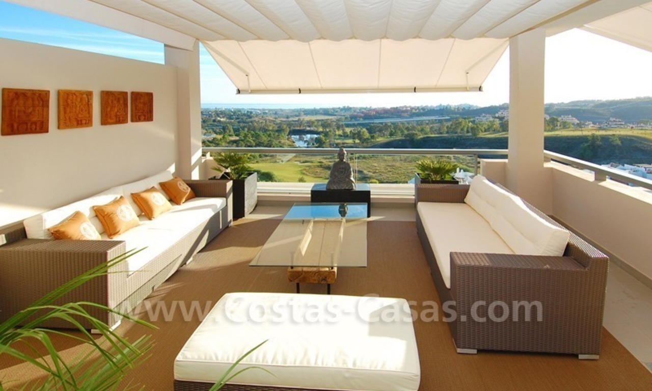 Apartamentos y áticos de golf modernos de lujo con vistas al mar en la zona de Marbella - Benahavis 7