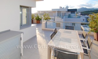 Apartamentos y áticos de golf modernos de lujo con vistas al mar en la zona de Marbella - Benahavis 11