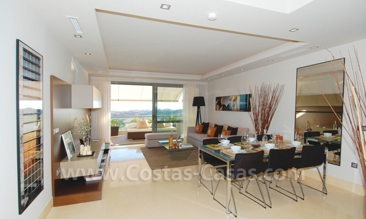 Apartamentos y áticos de golf modernos de lujo con vistas al mar en la zona de Marbella - Benahavis 15