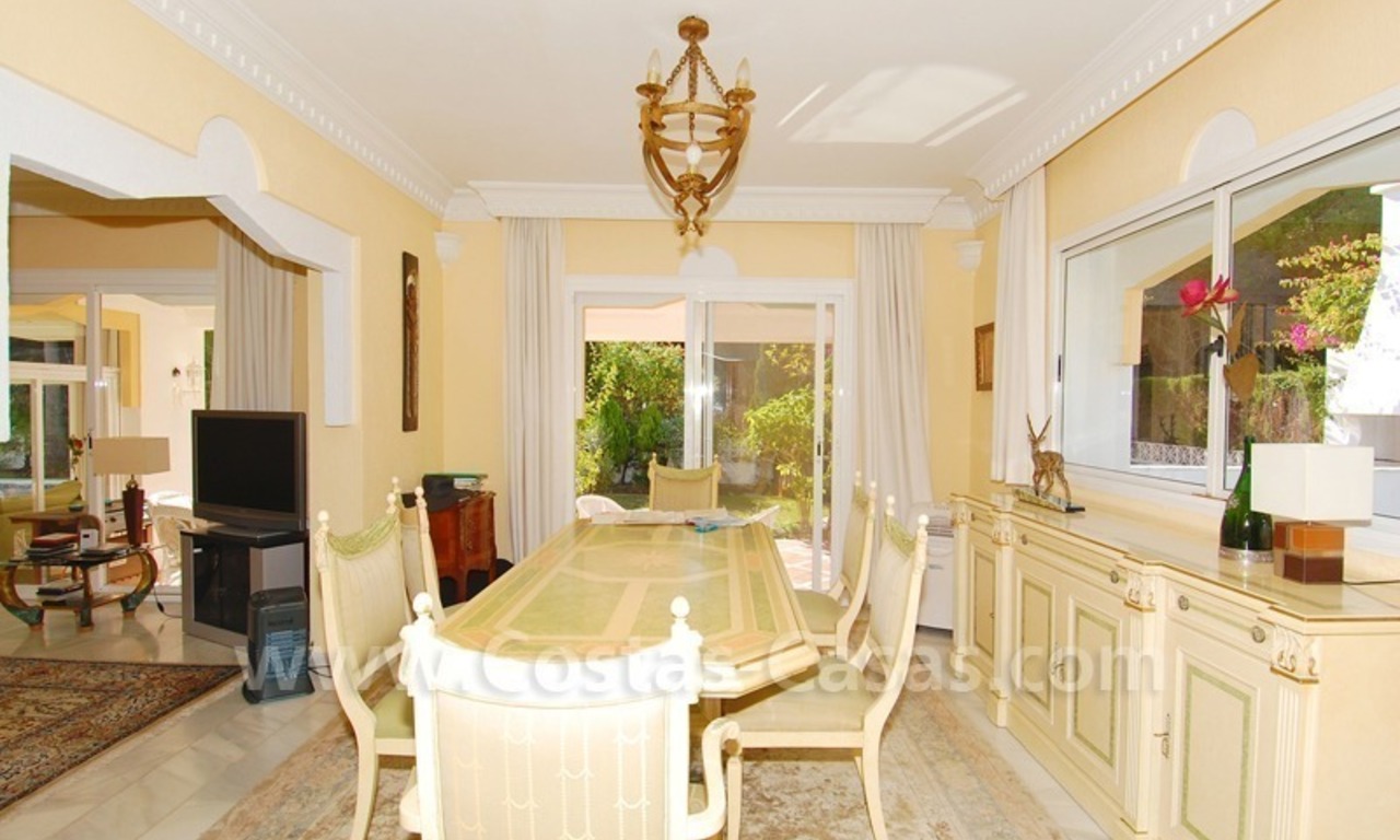 Villa a la venta cerca de la playa en la zona de Marbella – Estepona 13