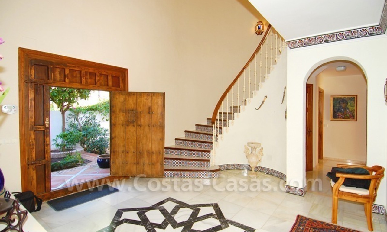 Villa a la venta cerca de la playa en la zona de Marbella – Estepona 8