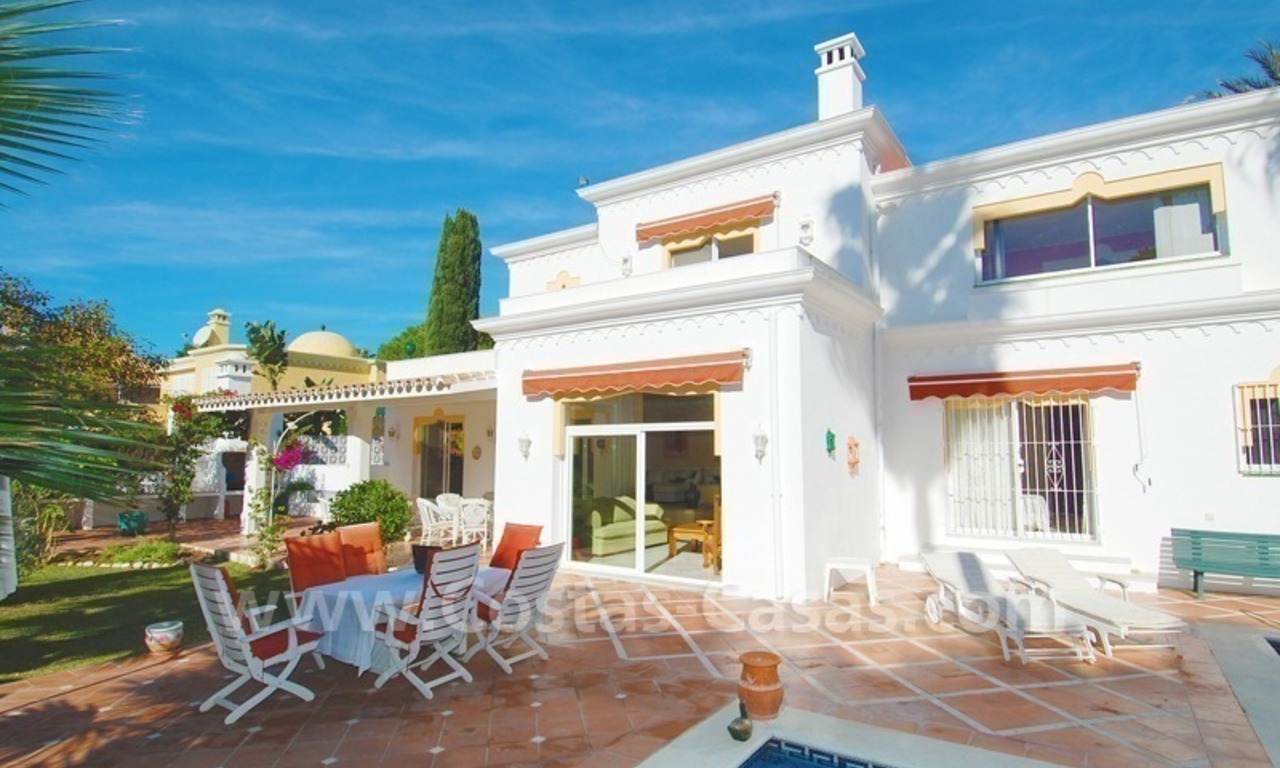 Villa a la venta cerca de la playa en la zona de Marbella – Estepona 1