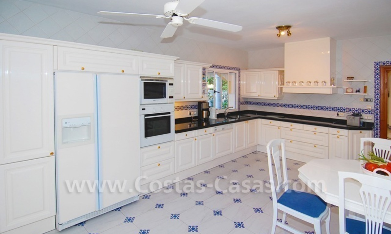 Villa a la venta cerca de la playa en la zona de Marbella – Estepona 14