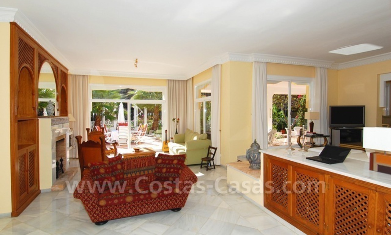 Villa a la venta cerca de la playa en la zona de Marbella – Estepona 9