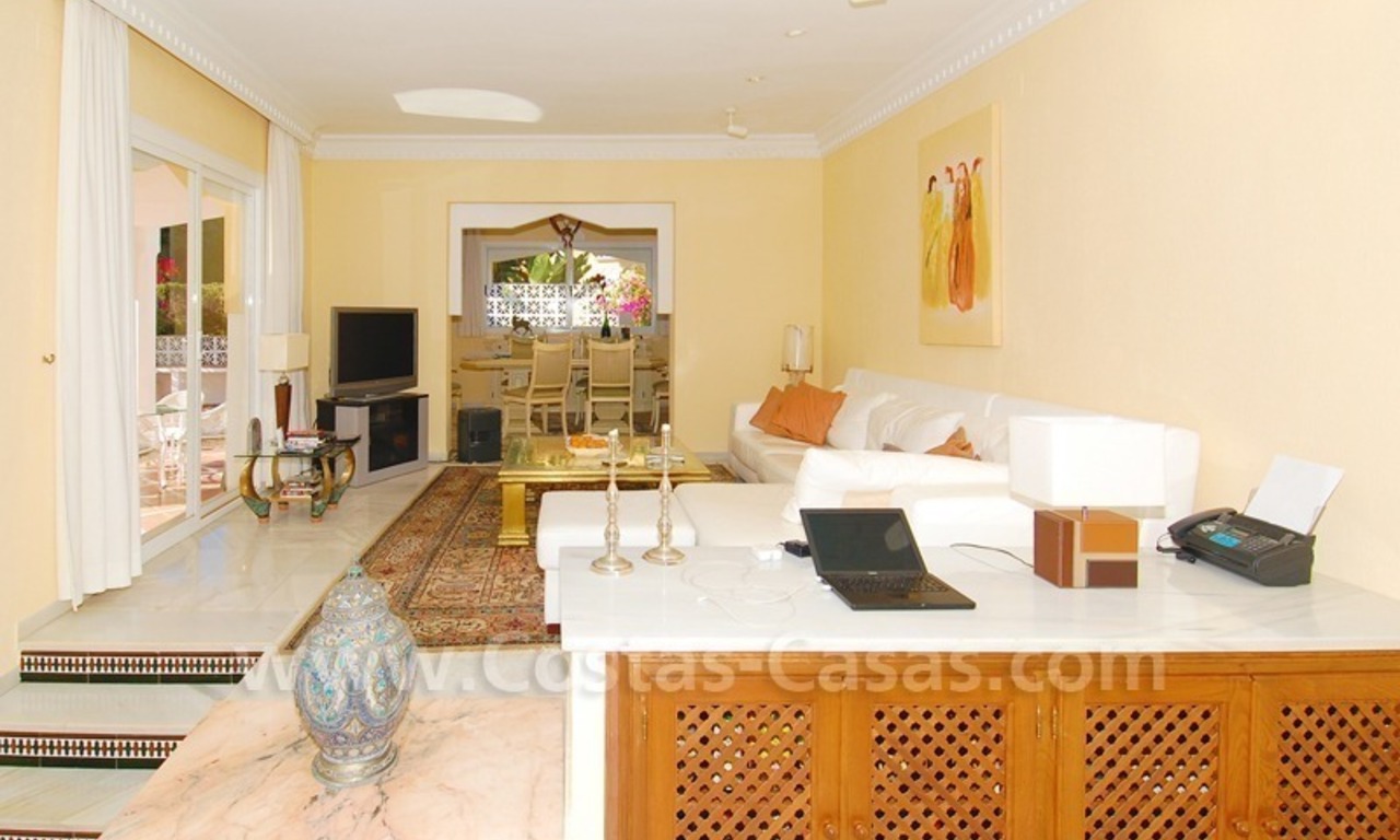 Villa a la venta cerca de la playa en la zona de Marbella – Estepona 10