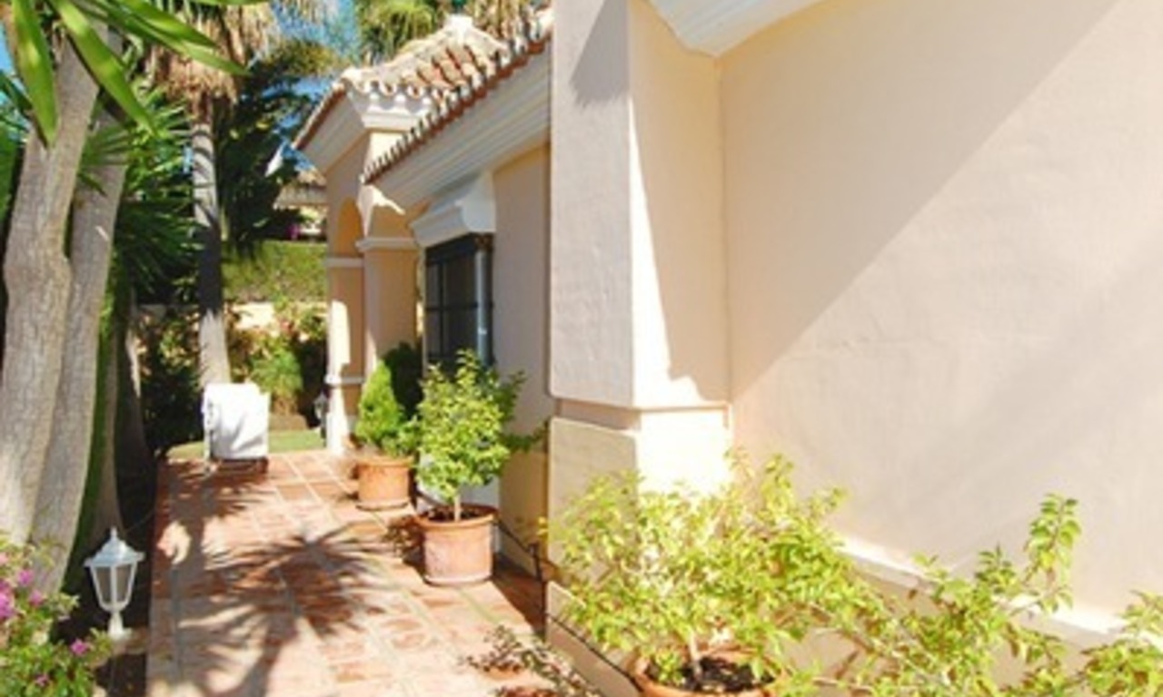 Villa en zona de playa en venta cerca de la playa en Marbella. 5