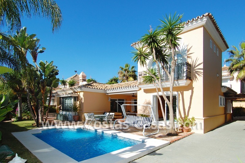 Villa en zona de playa en venta cerca de la playa en Marbella.