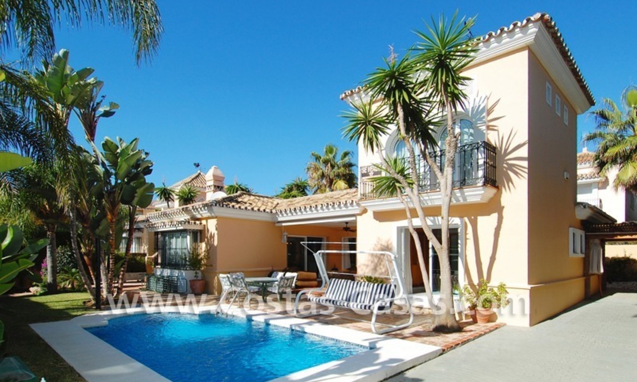 Villa en zona de playa en venta cerca de la playa en Marbella. 0