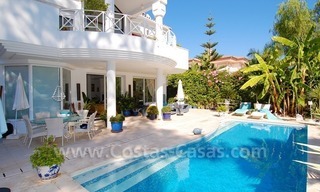 Villa de estilo moderno a la venta, cerca de la playa, Marbella Estepona 0