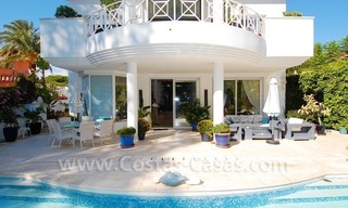 Villa de estilo moderno a la venta, cerca de la playa, Marbella Estepona 2