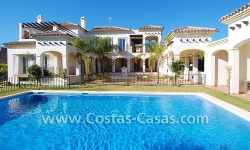 Villa de lujo en zona de playa a la venta en Marbella 