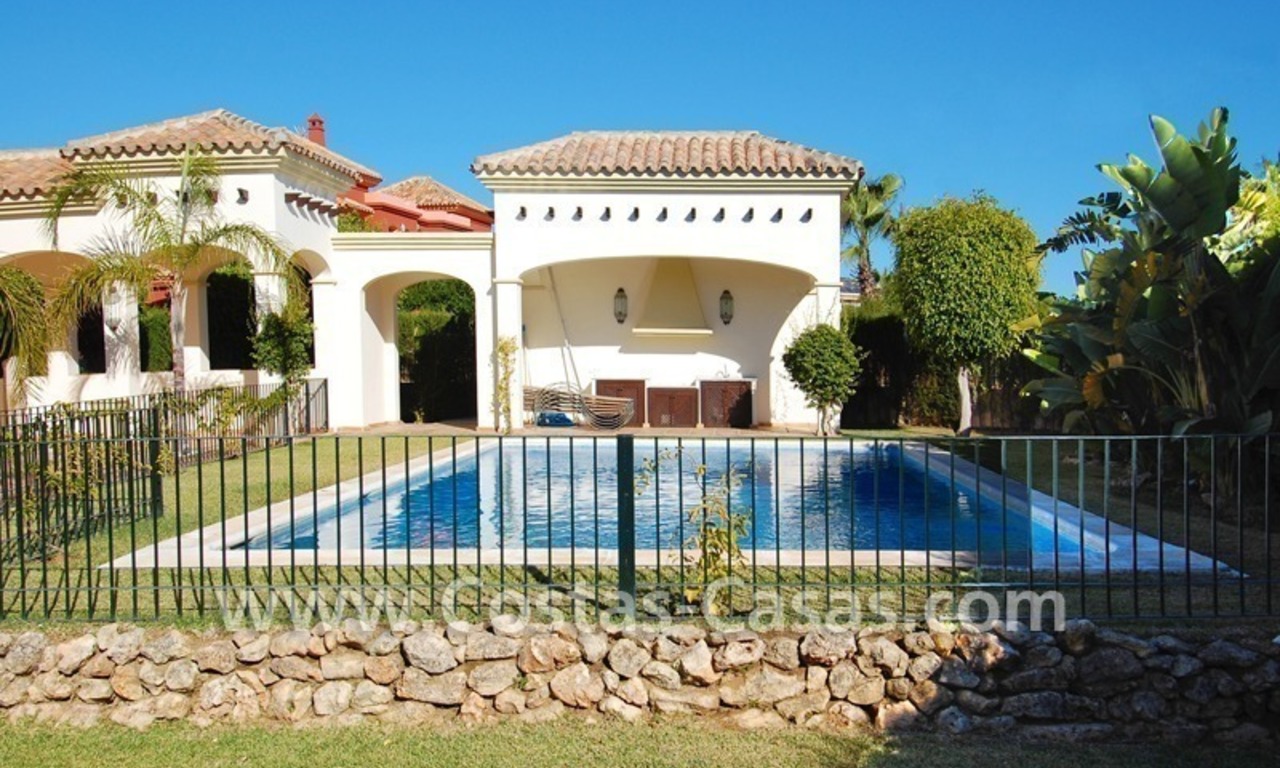 Villa de lujo en zona de playa a la venta en Marbella 2