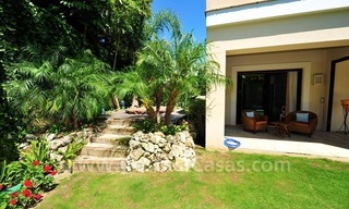 Villa exclusiva a la venta, situada en zona de playa en la Milla de Oro en Marbella 3