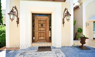 Villa exclusiva a la venta, situada en zona de playa en la Milla de Oro en Marbella 10