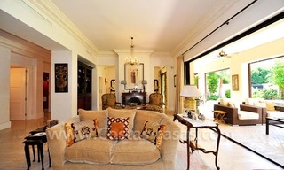Villa exclusiva a la venta, situada en zona de playa en la Milla de Oro en Marbella 15