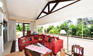 Villa exclusiva a la venta, situada en zona de playa en la Milla de Oro en Marbella 27