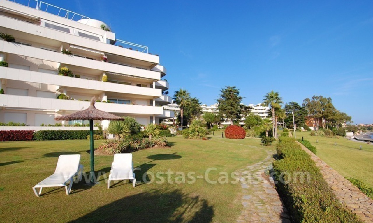 Apartamentos y áticos en primera línea de playa, entre Marbella y Estepona 20