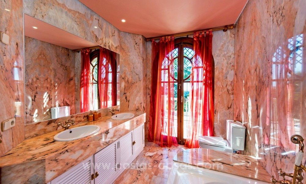 Gran villa de estilo clásico en venta en El Madroñal, Benahavis - Marbella 22021
