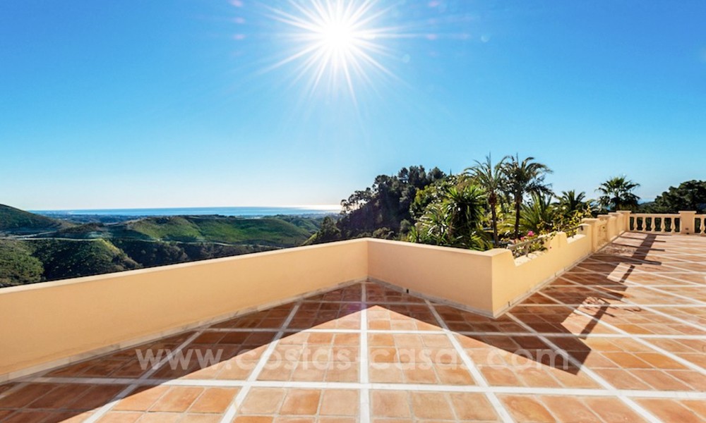 Gran villa de estilo clásico en venta en El Madroñal, Benahavis - Marbella 22025