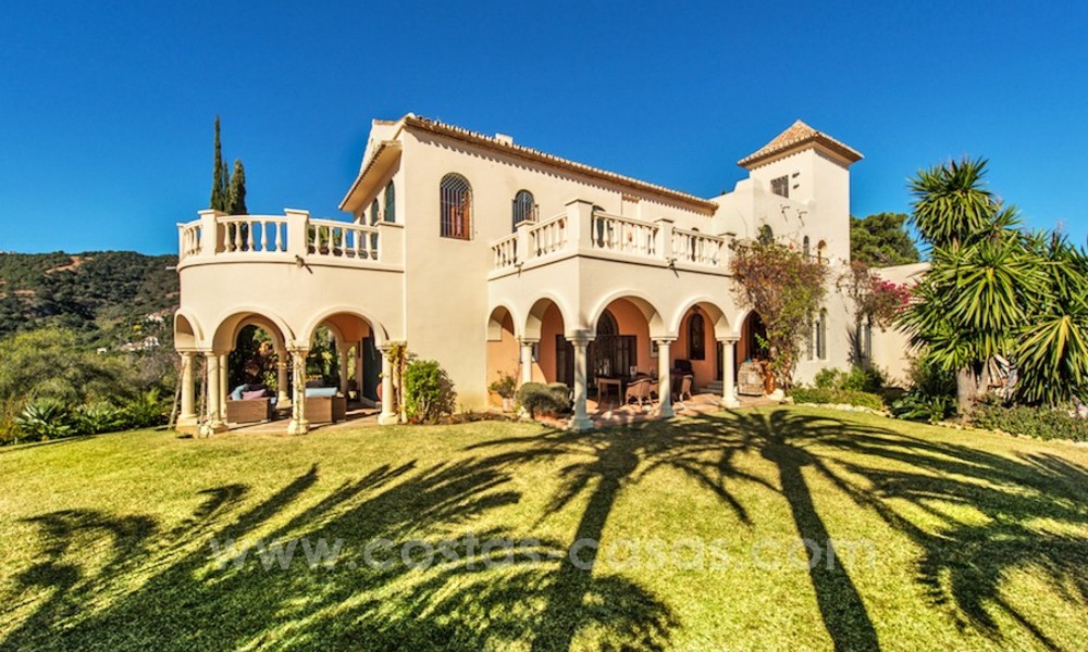 Gran villa de estilo clásico en venta en El Madroñal, Benahavis - Marbella 22030