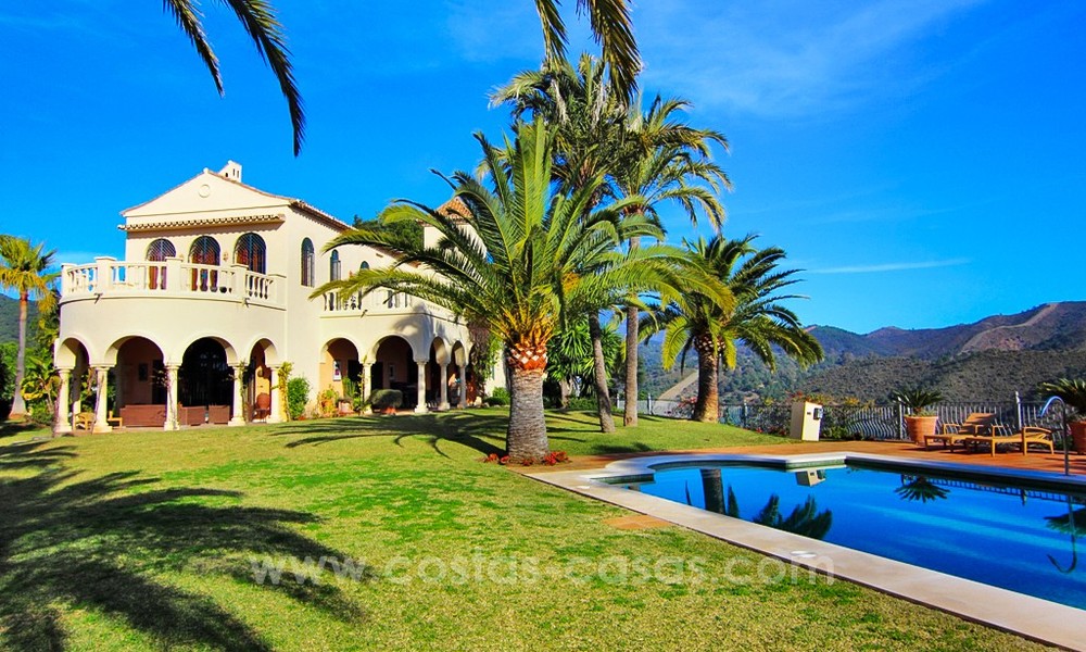 Gran villa de estilo clásico en venta en El Madroñal, Benahavis - Marbella 22032