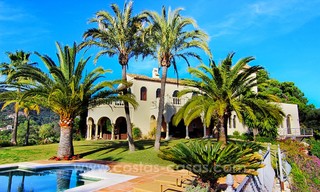 Gran villa de estilo clásico en venta en El Madroñal, Benahavis - Marbella 22035 