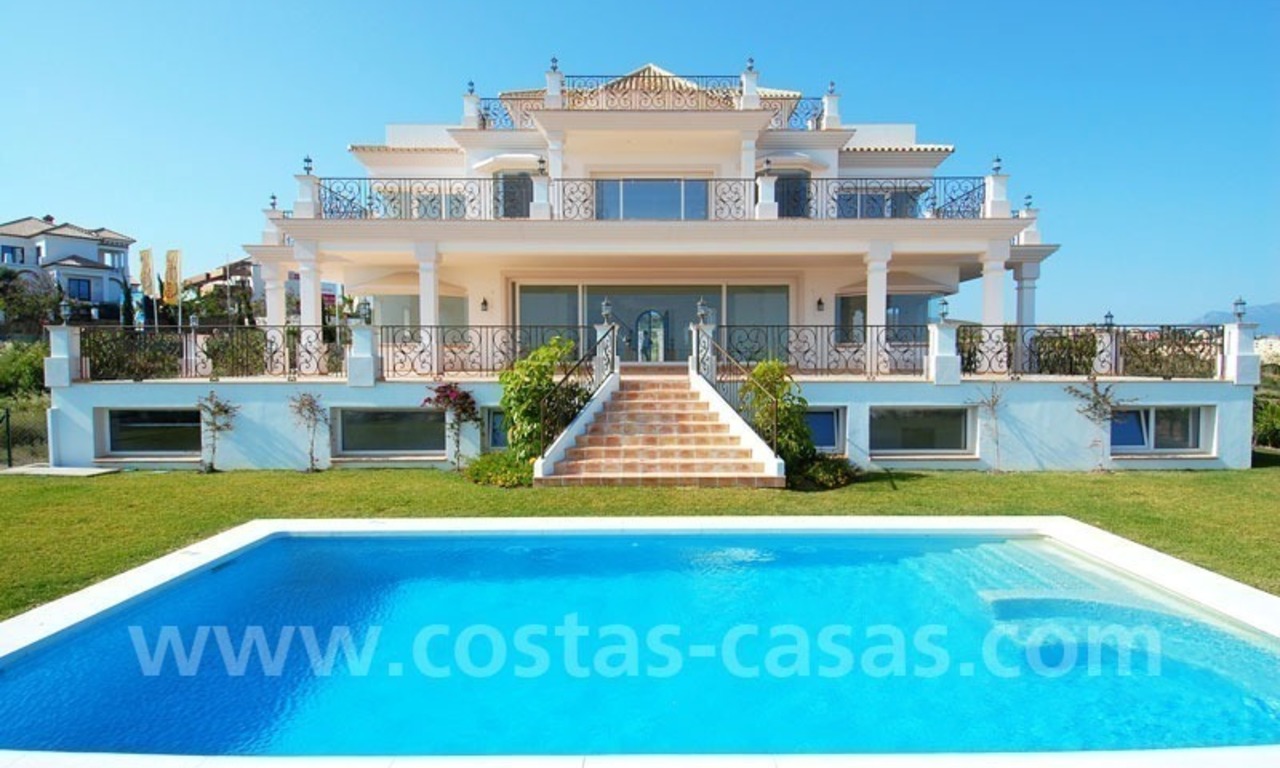 Espaciosa villa de lujo a la venta en complejo de golf, Benahavis – Marbella – Estepona 0