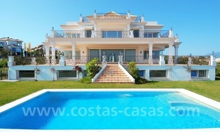 Espaciosa villa de lujo a la venta en complejo de golf, Benahavis – Marbella – Estepona 0