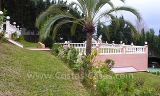 Gran villa situada en zona de playa con casas de invitados a la venta cerca de la playa en la zona este de Marbella 3