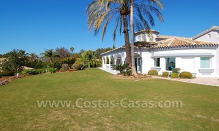 Sorprendente villa de estilo contemporáneo a la venta en Marbella 2