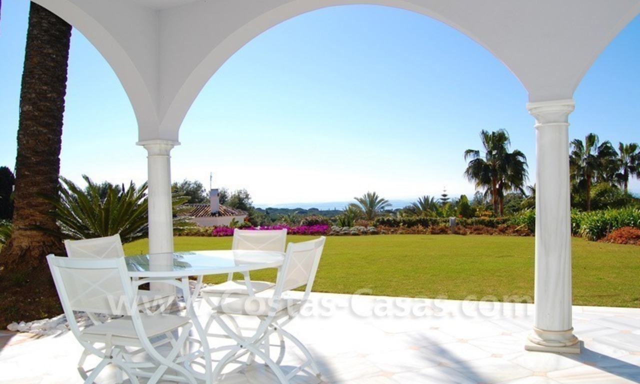 Sorprendente villa de estilo contemporáneo a la venta en Marbella 5