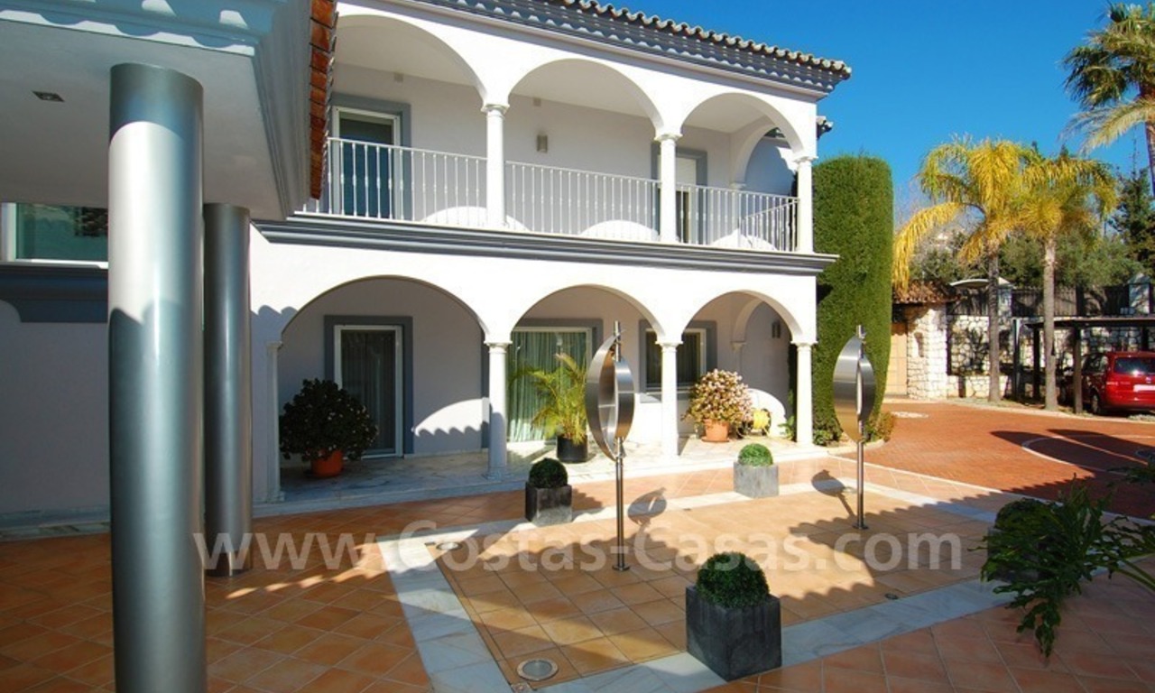 Sorprendente villa de estilo contemporáneo a la venta en Marbella 8