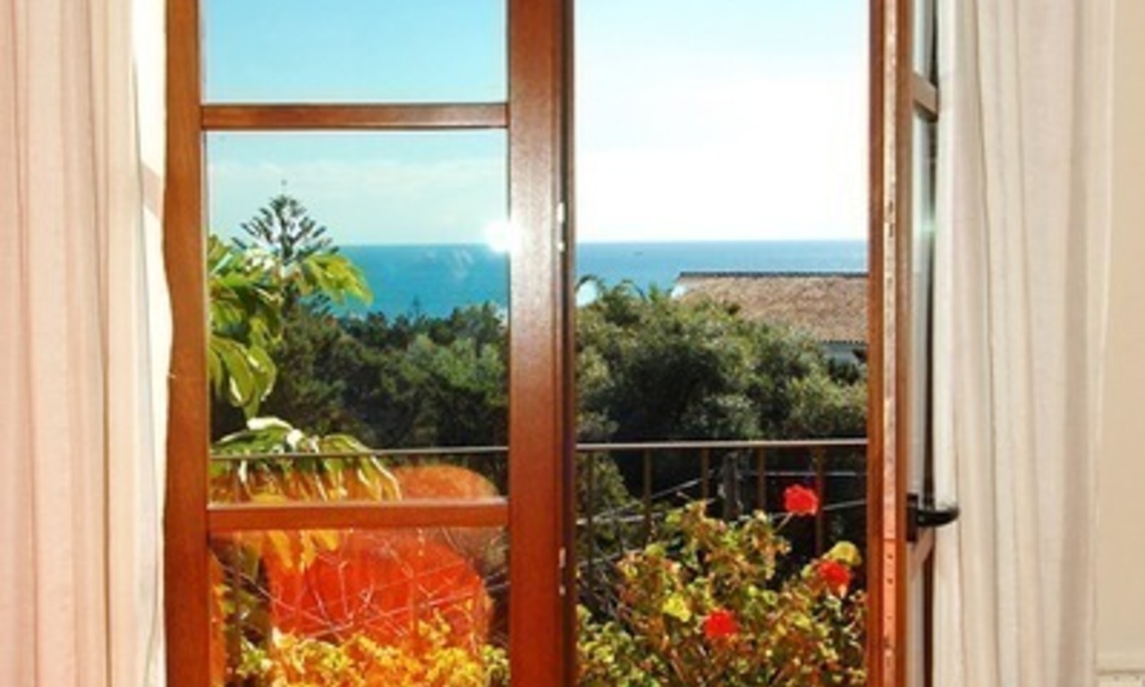 Encantadora villa independiente en zona de playa a la venta en Marbella este 12