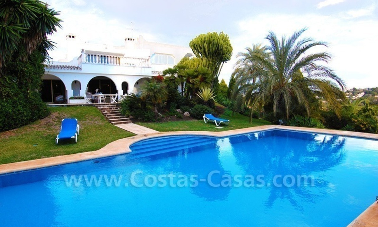 Villa de estilo andaluz en vente en Marbella Estepona 5